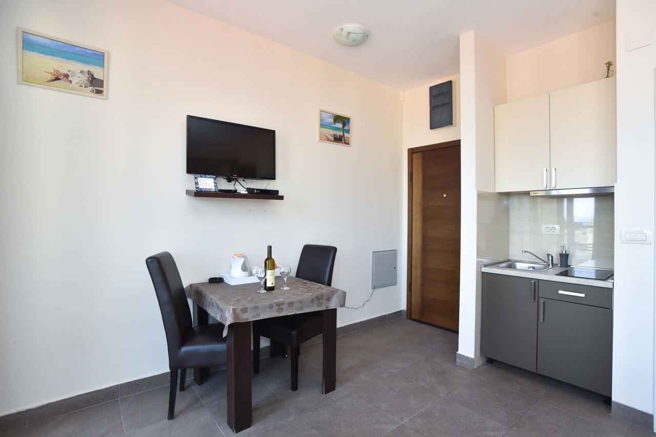 בודווה Apartments Jelusic מראה חיצוני תמונה