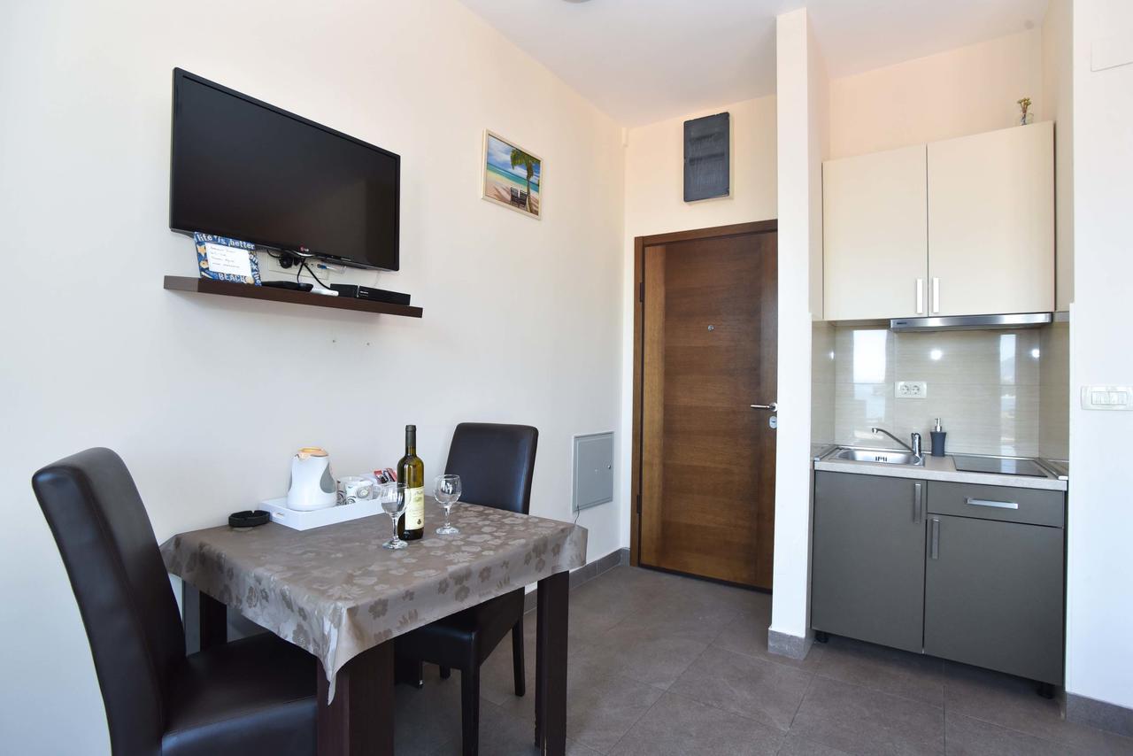 בודווה Apartments Jelusic מראה חיצוני תמונה